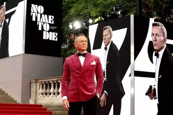 Daniel Craig confiesa por qué le fascinan los bares gay