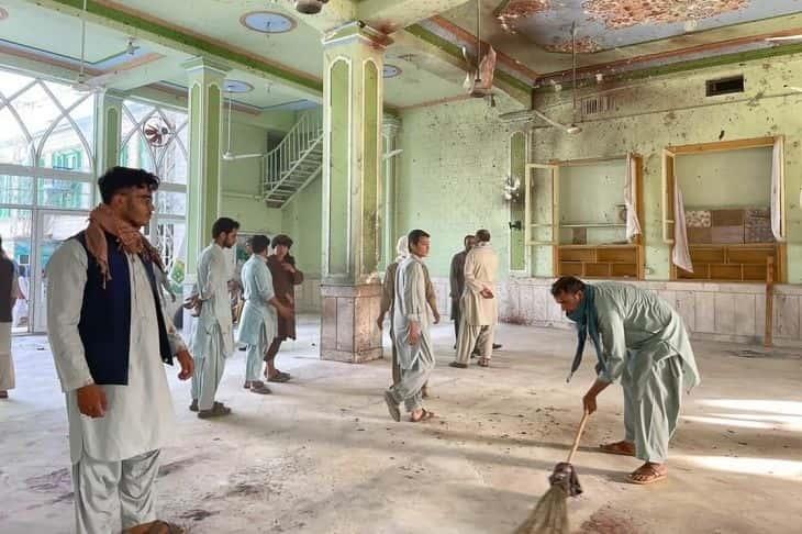 Deja al menos 33 muertos atentado suicida en mezquita chiita
