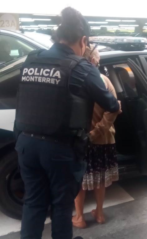 La mujer de la tercera edad fue detenida luego de robar diversa ropa de niña de una tienda departamental