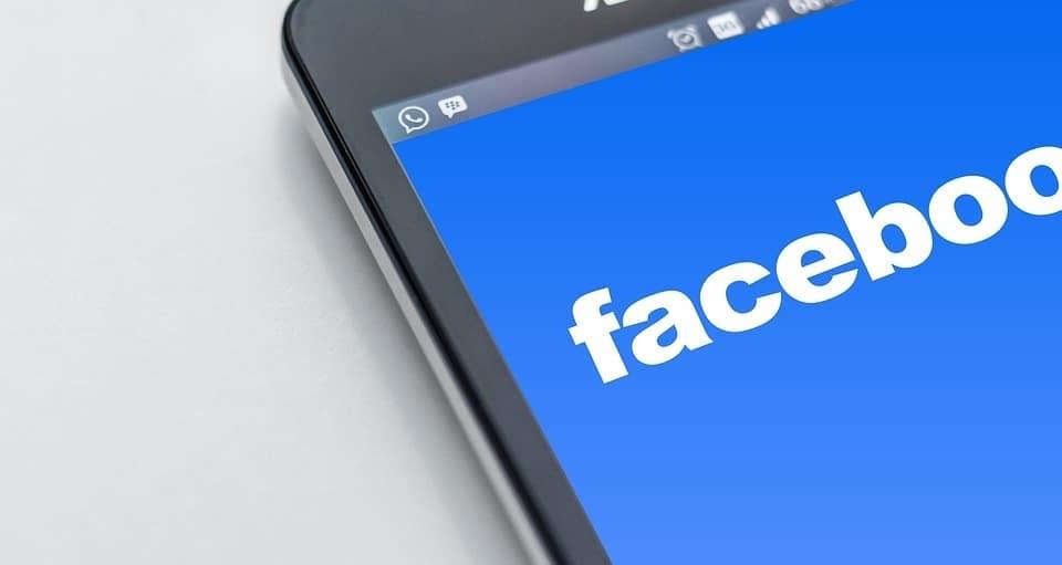 Podría Facebook cambiar de nombre