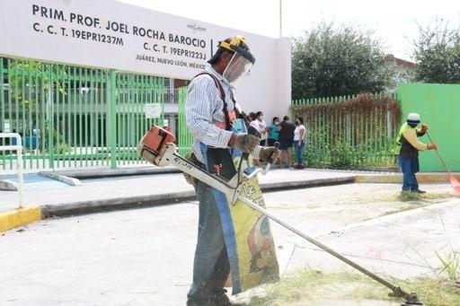 Limpian en Juárez un promedio de 20 escuelas por semana