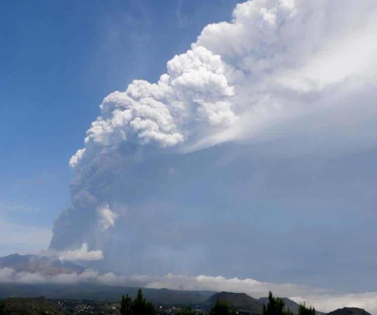 El Etna vuelve a entrar en erupción