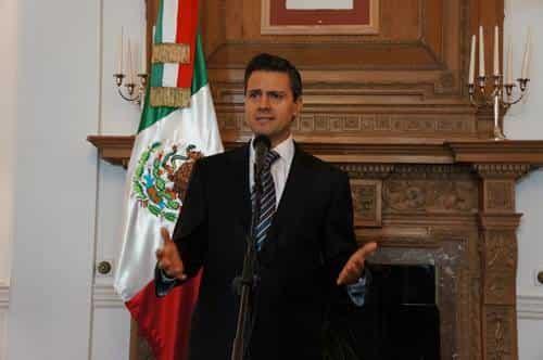 AMLO dice no meterse en asunto de gritos a Peña Nieto