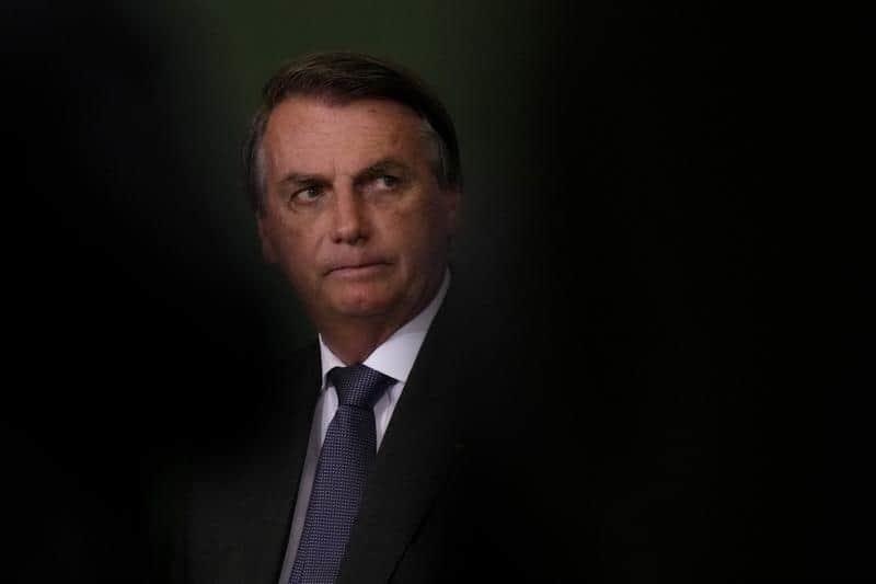 Senadores piden investigar a Bolsonaro