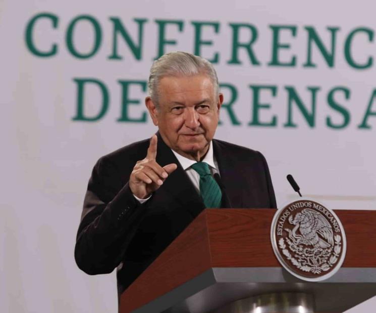 Llama López Obrador a reformar la UNAM
