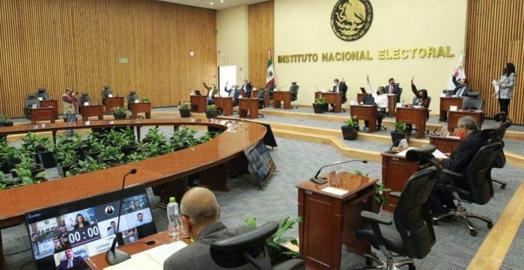 INE ordena a Fuerza por México devolver 34 mdp