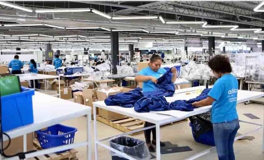 Baja manufactura outsourcing 70%