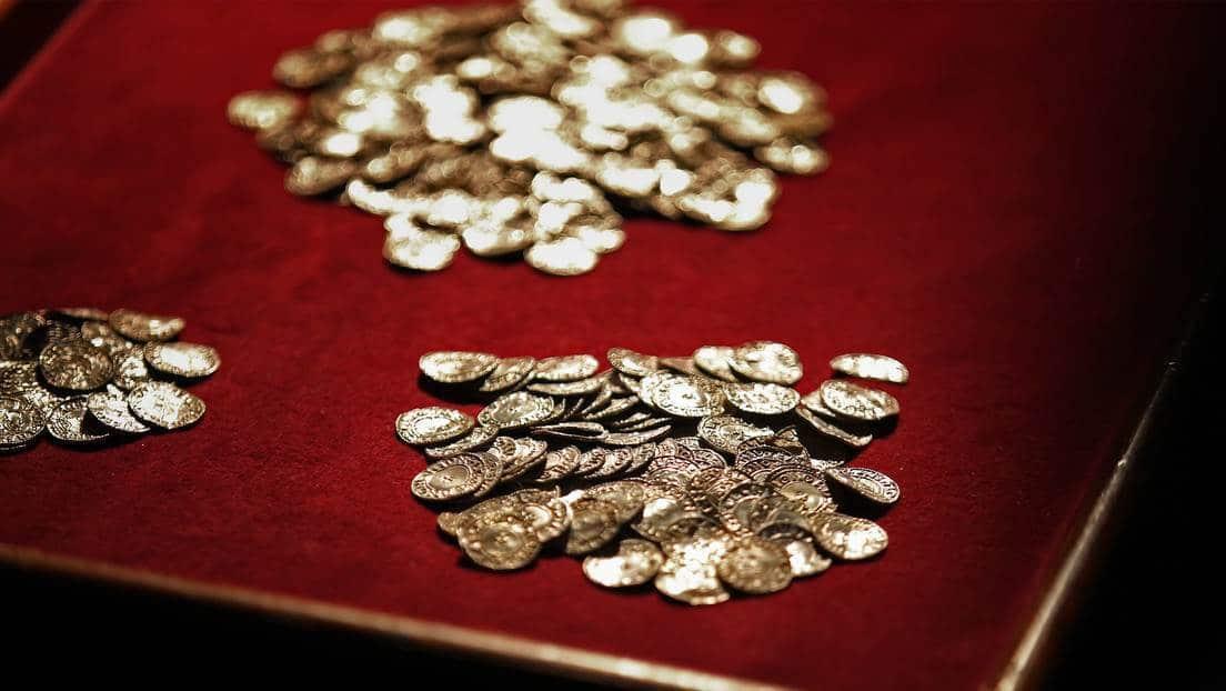 Descubren tesoro de monedas en Inglaterra