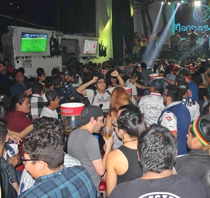 Un concierto de un grupo de punk rock argentino, terminó en una riña campal en un antro del Barrio Antiguo