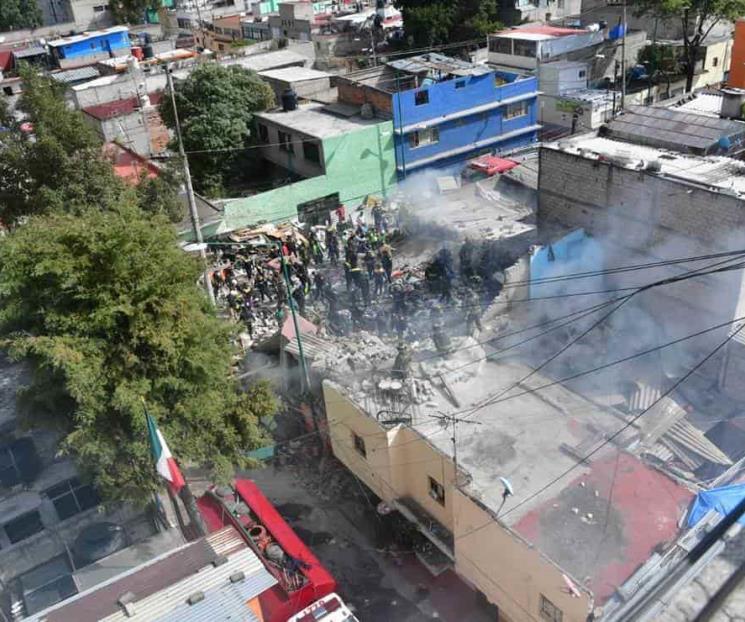 Reportan explosión y derrumbe de vivienda en Miguel Hidalgo