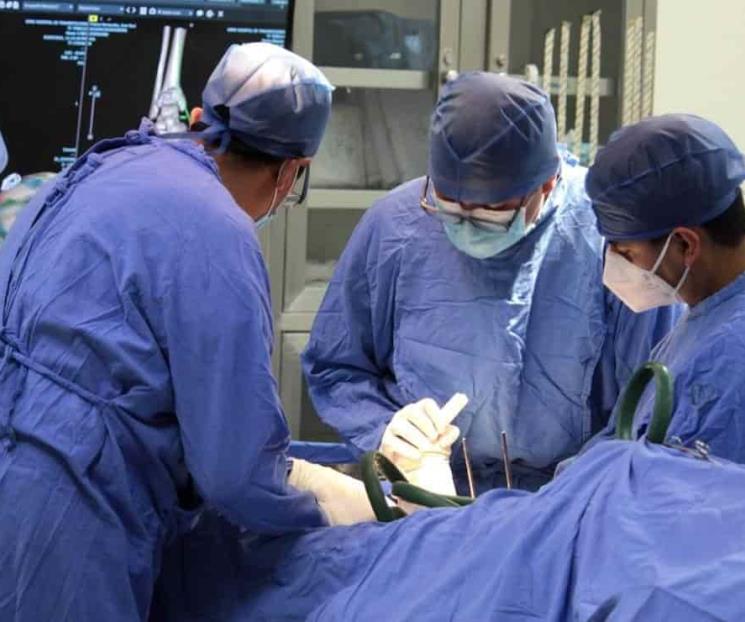 Cirujanos extirpan con éxito tumor del tamaño de un melón