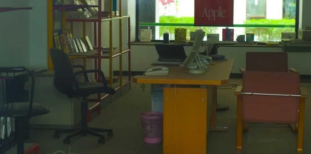Hallan tienda de Apple Store abandonada