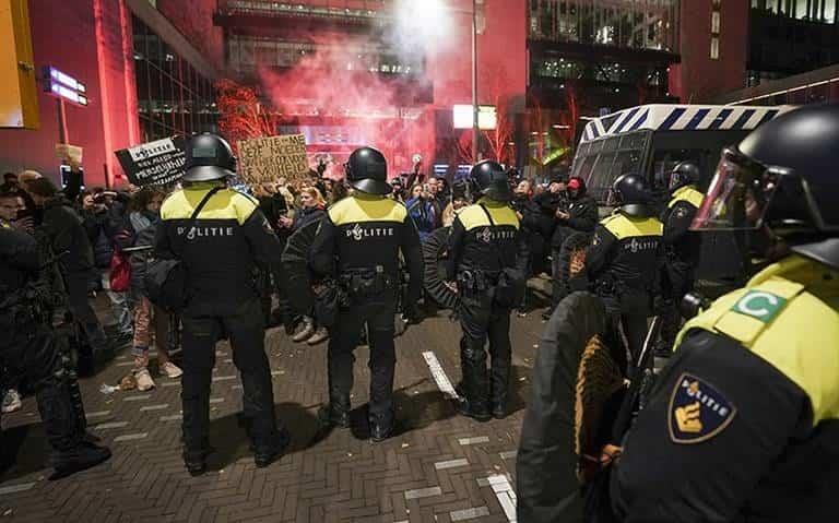 Vive Holanda tercera noche de disturbios