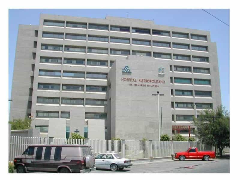 Recibe NL donativos para el HU y Hospital Metropolitano