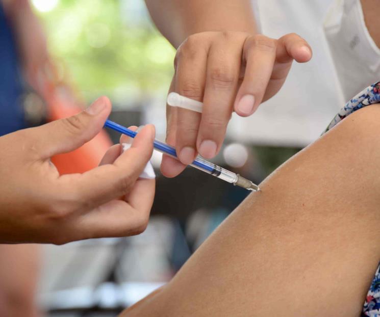 No se descarta aplicar tercera dosis de vacuna contra Covid