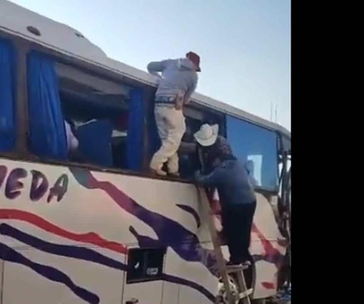 Autobús choca contra casa y deja 50 heridos en Joquicingo