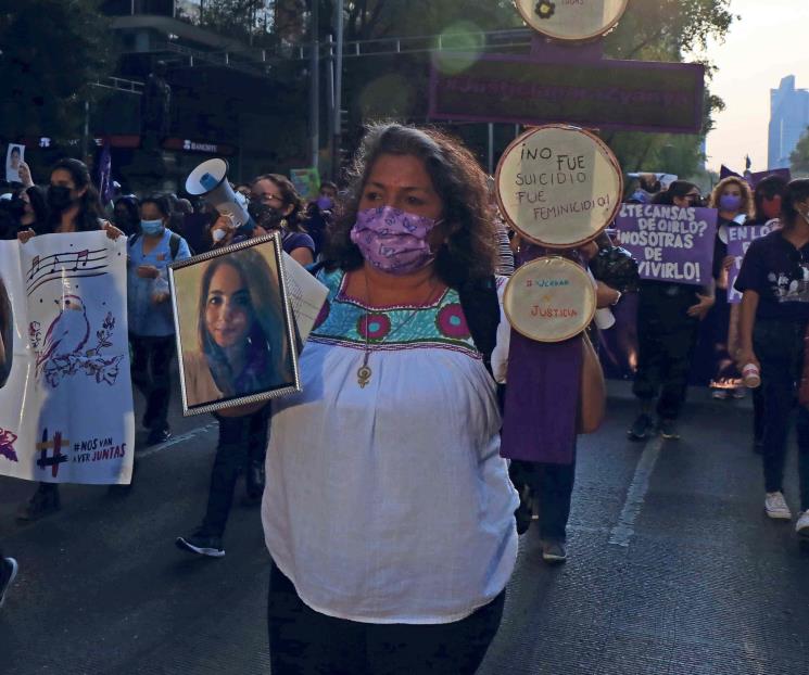 Marchan contra feminicidios y violencia