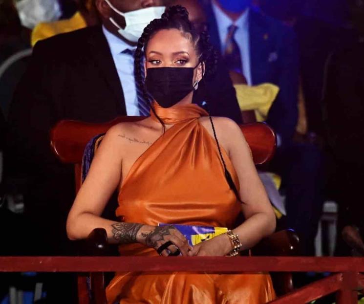 Honran a Rihanna como heroína nacional