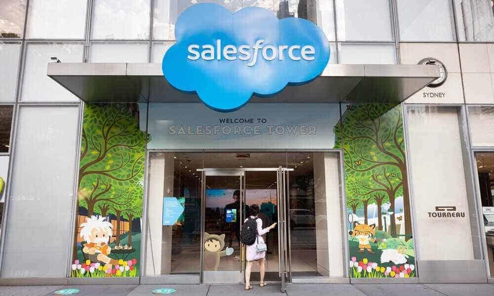 Salesforce sube sus ingresos un 27%