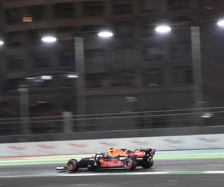 Checo, quinto; Hamilton, en la pole en Jeddah