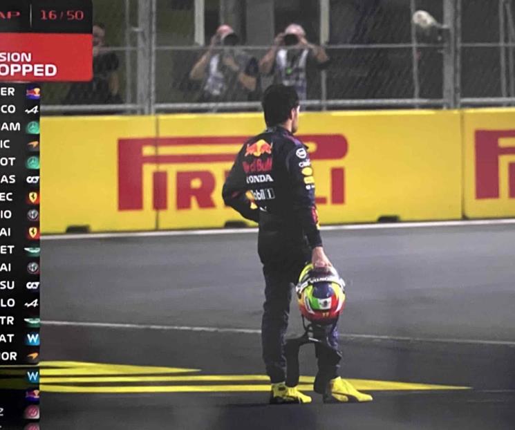 Checo Pérez abandona carrera tras golpe de Leclerc