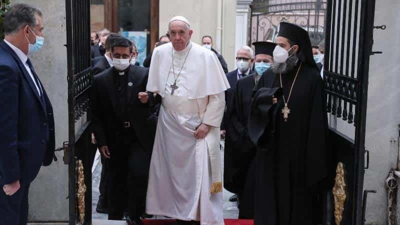 Gritan hereje al Papa en Atenas