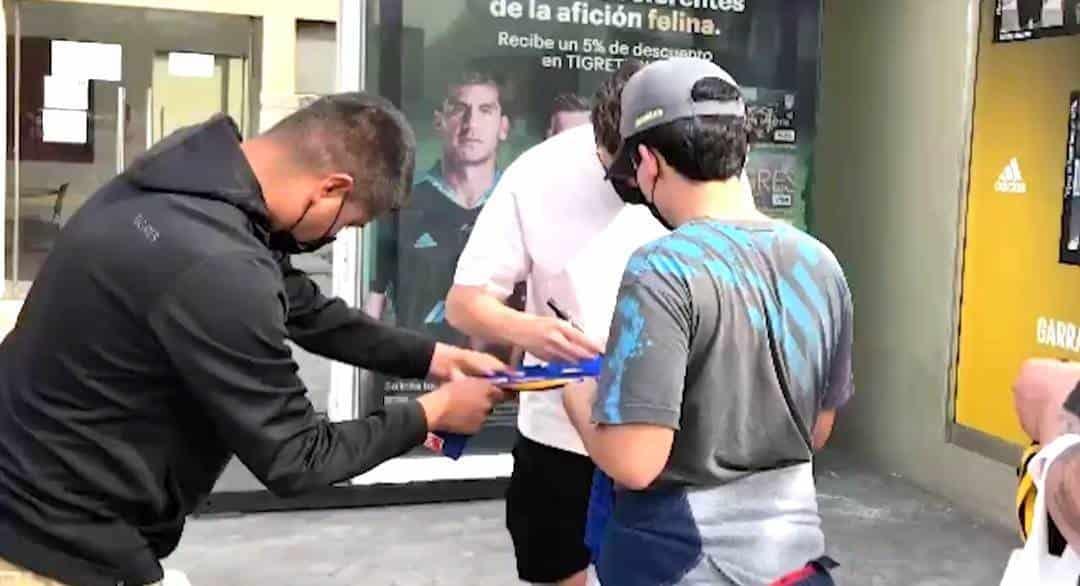 Da Thauvin autógrafos a fans felinos