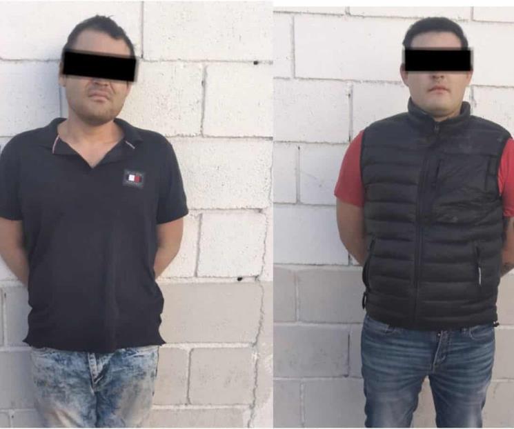 Arrestan a 2 hombres por amenazas; les hallan droga