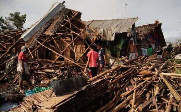 Golpea tifón Rai a Filipinas, hay al menos 31 muertos