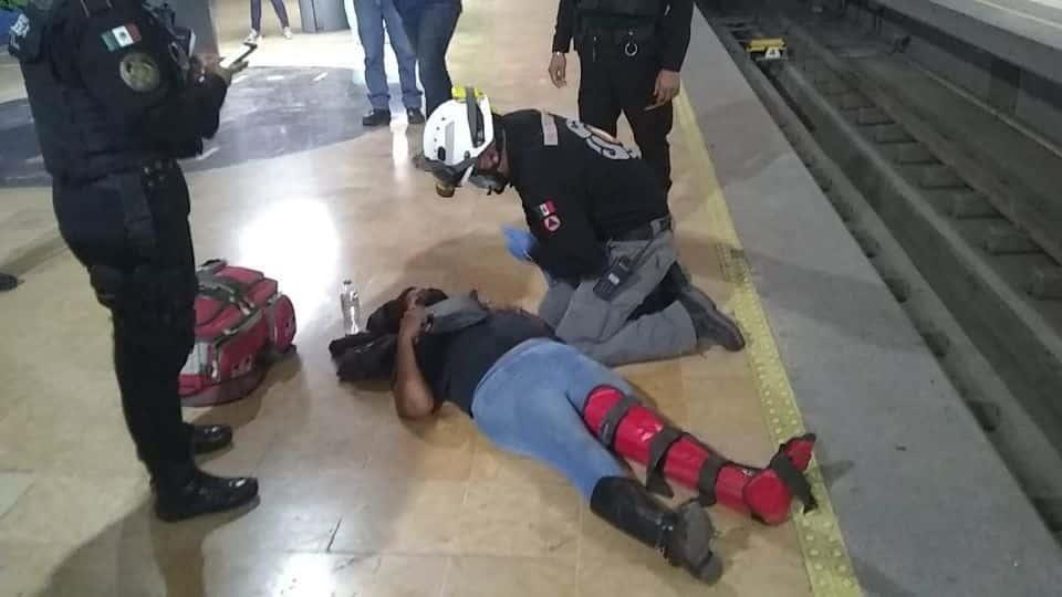 Cae mujer a vías del Metro