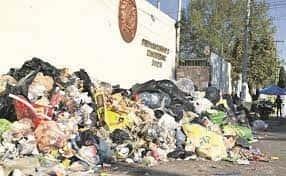 Sigue basura en las calles de Toluca