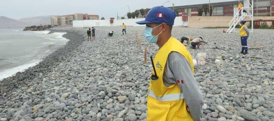 Perú cierra playas para frenar contagios Covid