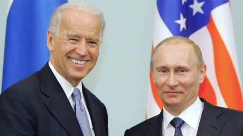 Putin y Biden mantienen conversación telefónica