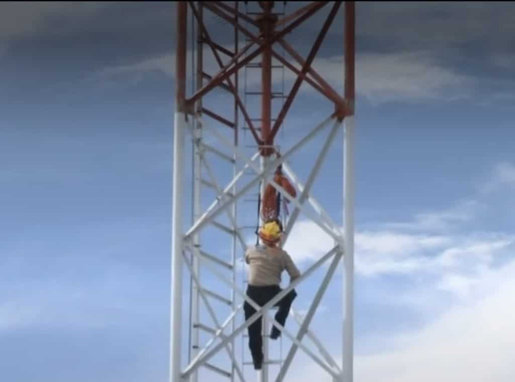 Un hombre intoxicado con “cristal”, subió a una torre de más de 40 metros de altura