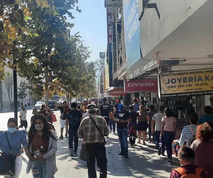Sufren aglomeramientos calles del centro de Monterrey