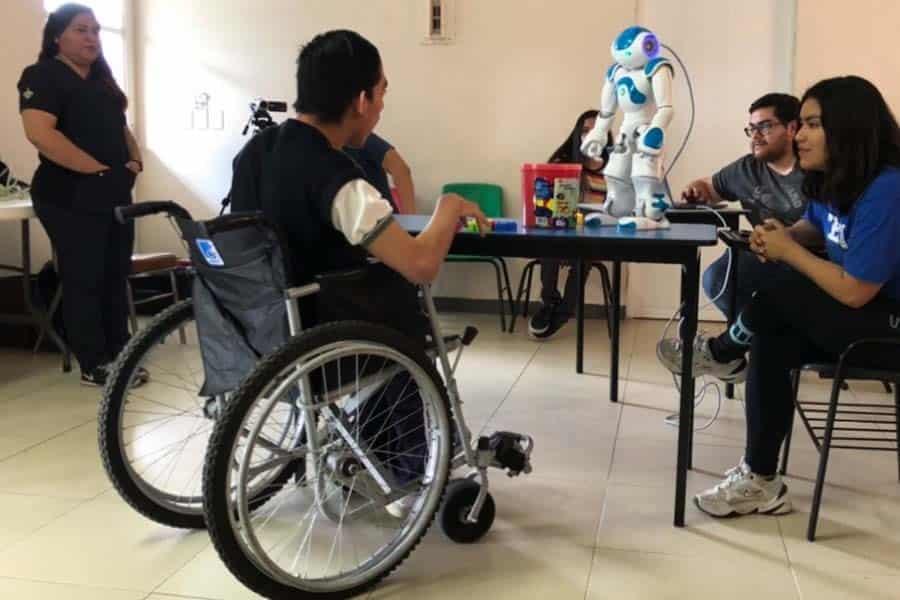 Desarrollan profesores Tec programa de terapia con robots