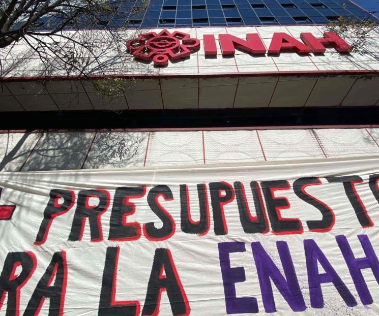 Estudiantes de la ENAH piden salida de Diego Prieto del INAH