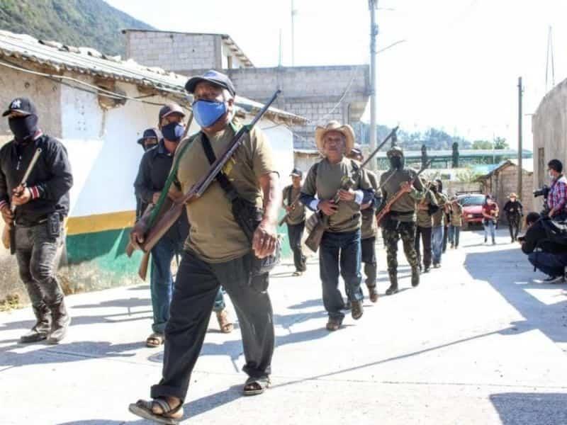 Marchan armados para exigir seguridad en Guerrero