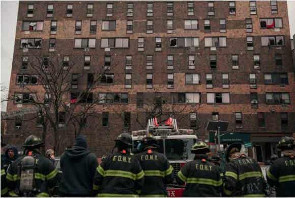 Incendio en Nueva York deja 19 muertos; 9 niños