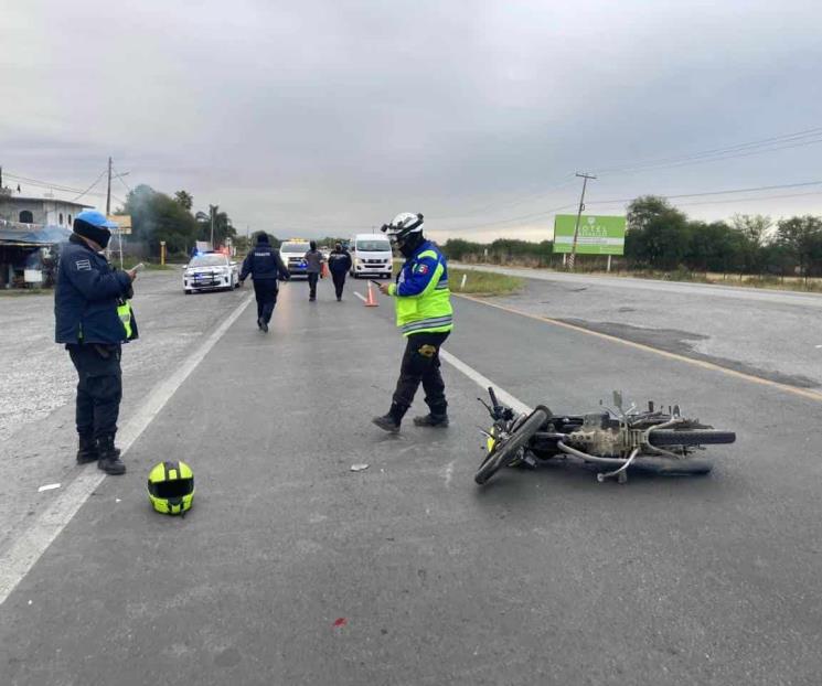 Se estrella motociclista contra camioneta en Allende