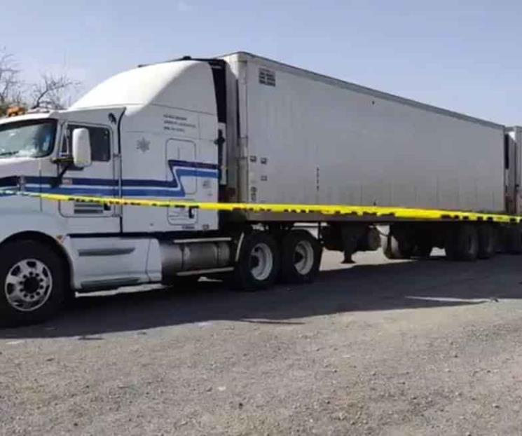 Recuperan tráiler robado con rollos de acero