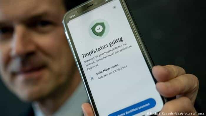 Investiga Alemania certificados falsos de vacunas