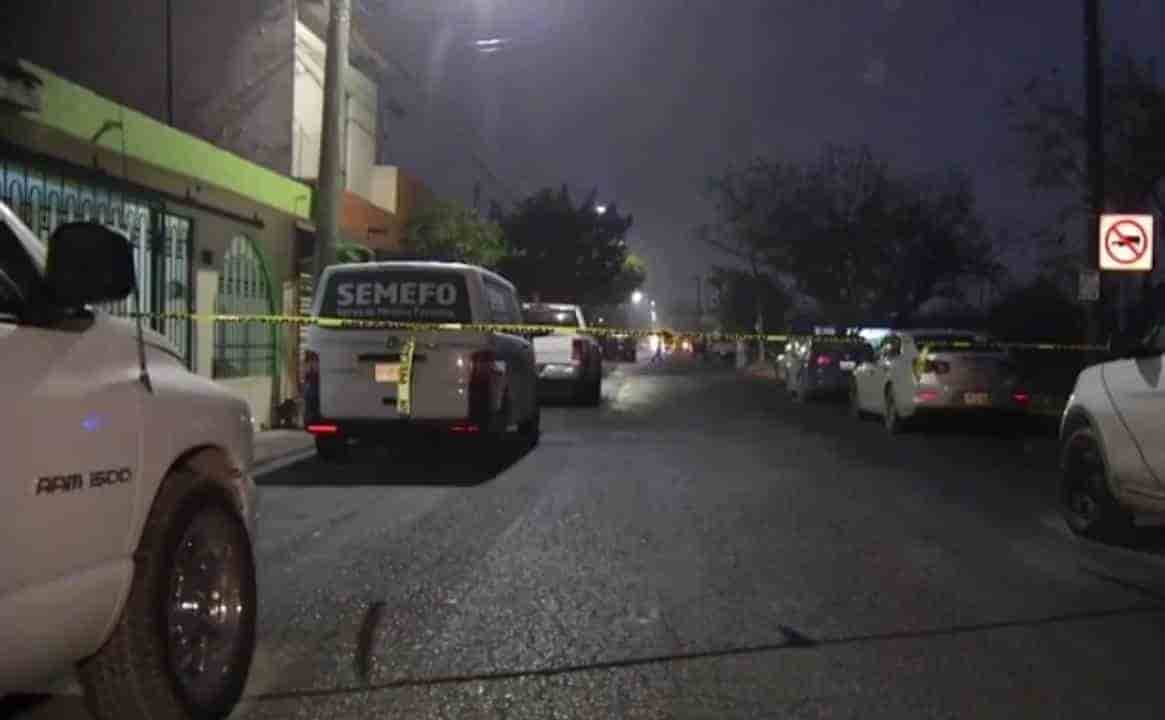 Un grupo de sicarios chocaron el vehículo de un hombre radicado en la colonia Infonavit Monterreal, para obligarlo a salir de su casa y luego lo ejecutaron de siete balazos