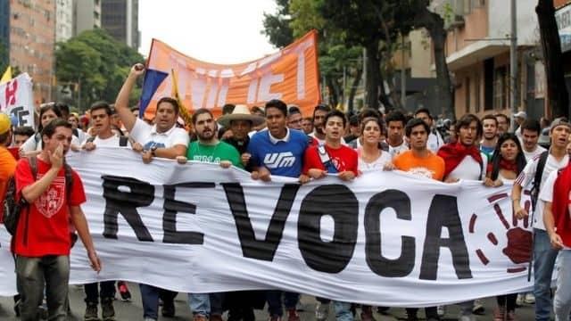 Recolectan firmas para revocatorio en Venezuela