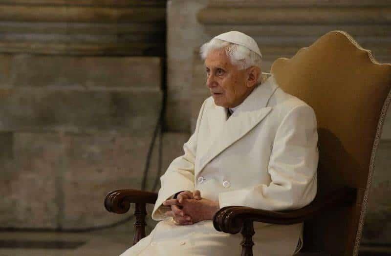 Vaticano defiende a Benedicto XVI