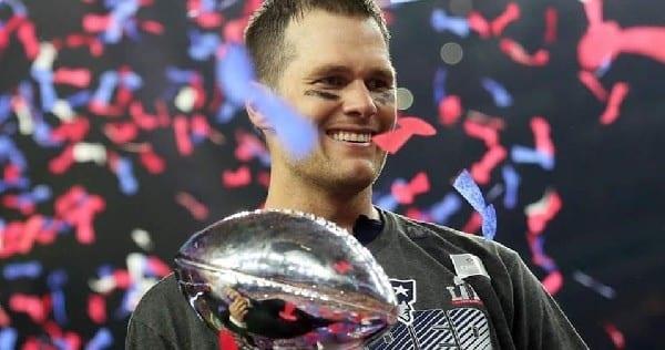 Aún medita Brady el retiro y no ha tomado una decisión