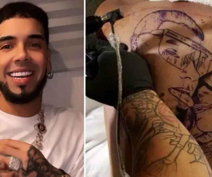 Anuel AA sufre al cubrirse tatuaje de ex Karol G