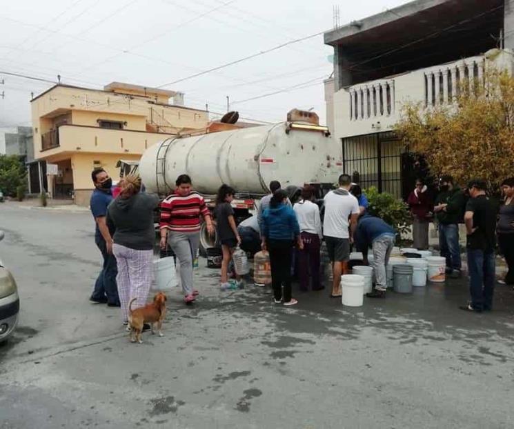 Apoyan con pipas de agua a colonias de Escobedo y SN