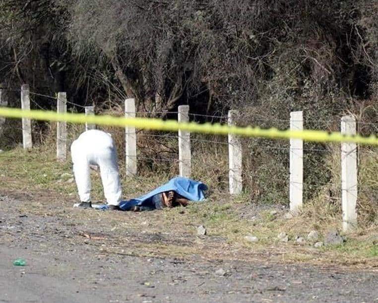 halln cuerpo de un hombre que estaba maniatado y con el llamado tiro de gracia en su cabeza.