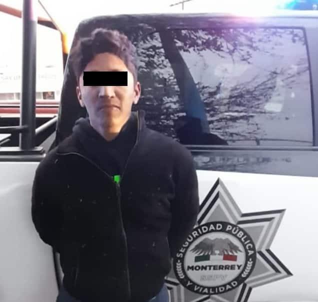 Arrestan a hombre por intento de robo en Mitras Centro